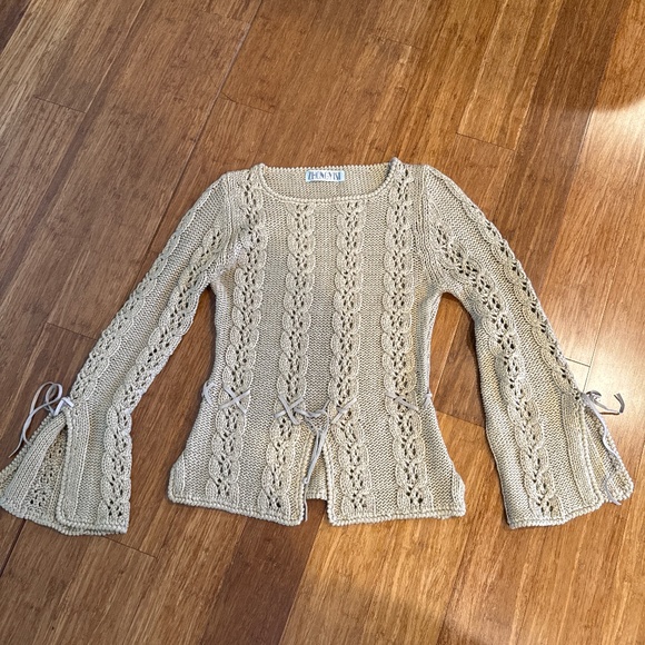 Tops - Vintage bell sleeve top